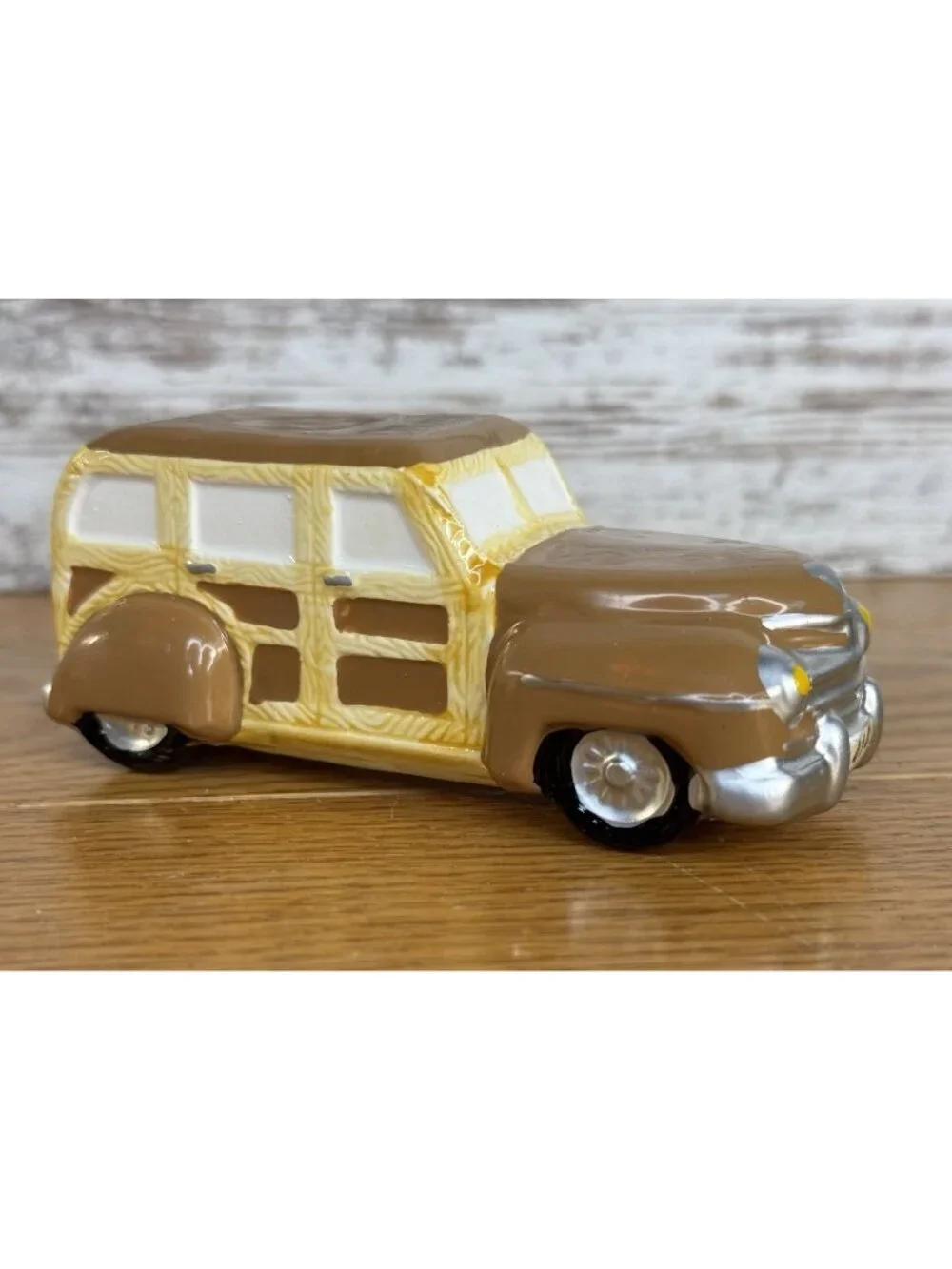 Dept 56 Snow Village Woody Station Wagon #5136-5